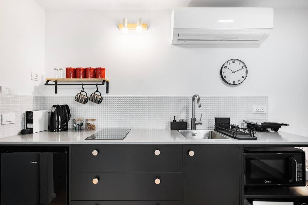 The Container House Apartment Раанана Екстериор снимка